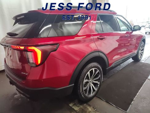 Used 2025 Ford Explorer ST-Line image 3