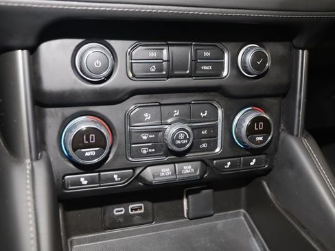 Used 2023 Chevrolet Tahoe Z71 w/ Luxury Package AWD/4WD image 31