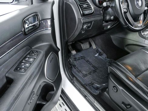 Used 2020 Jeep Grand Cherokee Overland RWD image 9