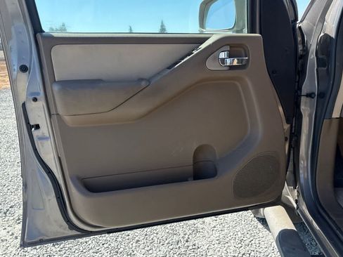 Used 2006 Nissan Frontier LE w/ (X01) Leather Pkg RWD image 15