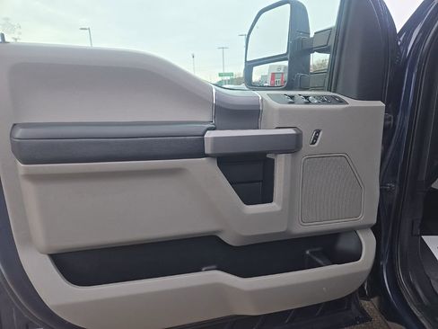 Used 2019 Ford F250 XLT w/ XLT Premium Package image 14