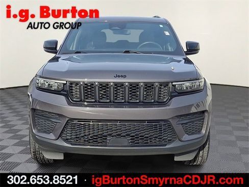 Used 2023 Jeep Grand Cherokee Altitude image 2