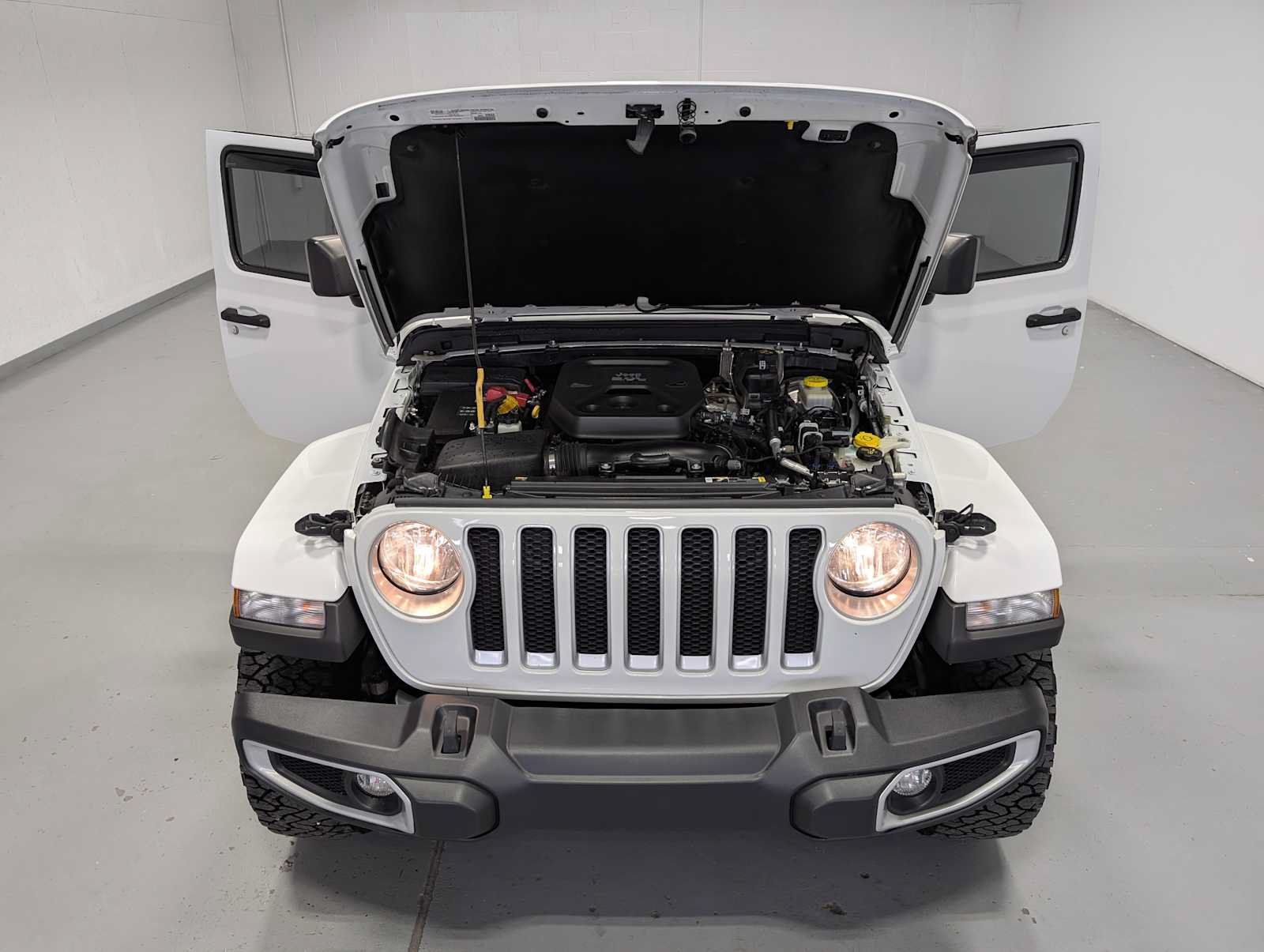Used 2022 Jeep Wrangler Unlimited Sahara AWD/4WD image 13