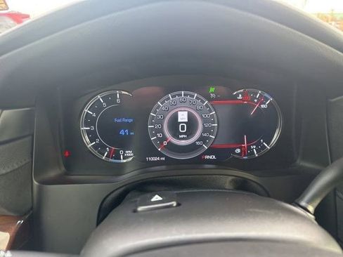 Used 2019 Cadillac Escalade ESV Luxury image 16