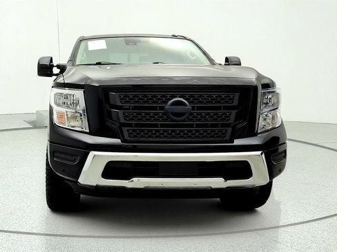 Used 2021 Nissan Titan SV w/ SV Convenience Package RWD image 2