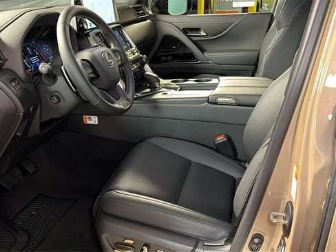 Certified 2025 Lexus LX 700h Overtrail image 28