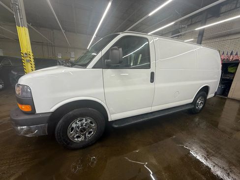 Used 2016 GMC Savana 2500 image 2