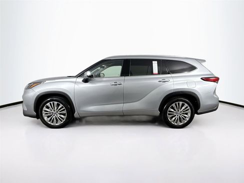 Used 2023 Toyota Highlander Platinum FWD image 14