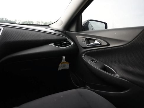 Used 2025 Chevrolet Malibu RS FWD image 8