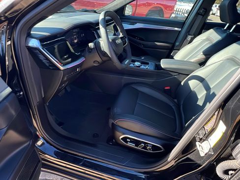 Used 2024 Jeep Wagoneer Launch Edition image 25