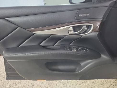 Used 2011 INFINITI M56 w/ Sport Pkg RWD image 21