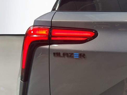 Used 2025 Chevrolet Blazer EV LT image 10