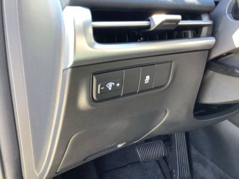 Used 2025 Hyundai Tucson SE image 27