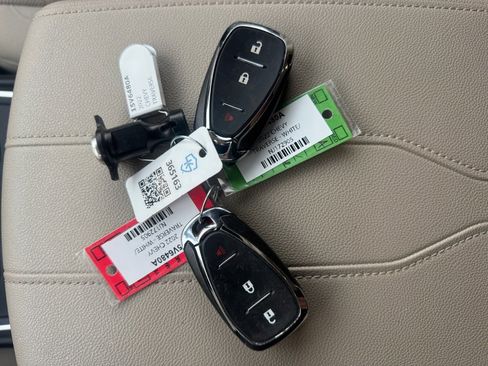 Used 2022 Chevrolet Traverse LS image 38