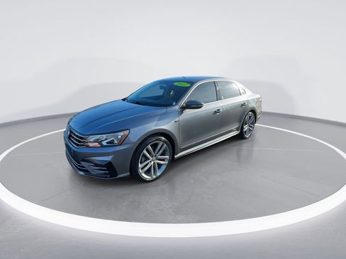 Used 2017 Volkswagen Passat 1.8T R-Line image 4