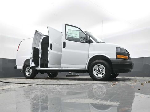 New 2025 GMC Savana 2500 w/ Driver Convenience Package RWD image 45