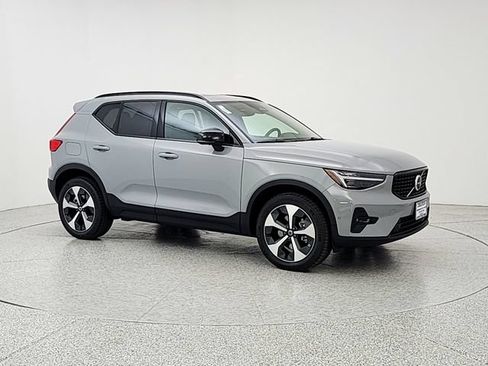 New 2026 Volvo XC40 B5 Plus w/ Protection Package Premier AWD/4WD image 3