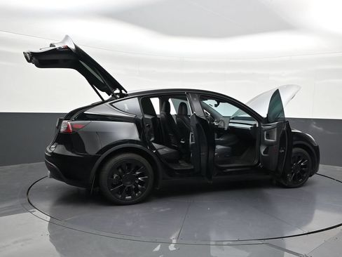 Used 2023 Tesla Model Y Long Range AWD/4WD image 30