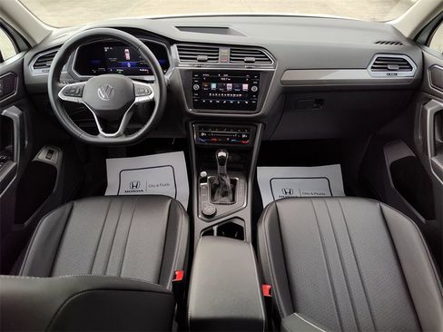 Used 2022 Volkswagen Tiguan SE image 32