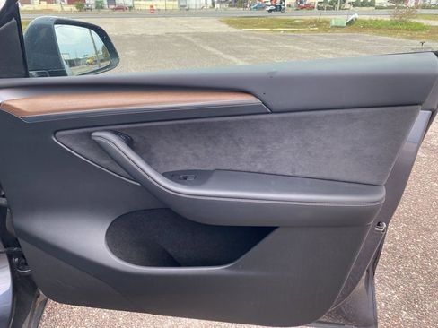 Used 2023 Tesla Model Y Performance image 18