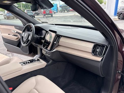 Certified 2025 Volvo XC90 B5 Core w/ Climate Package AWD/4WD image 34