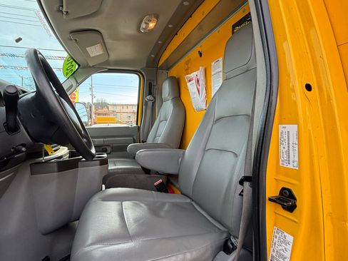 Used 2019 Ford E-350 and Econoline 350 Super Duty image 10