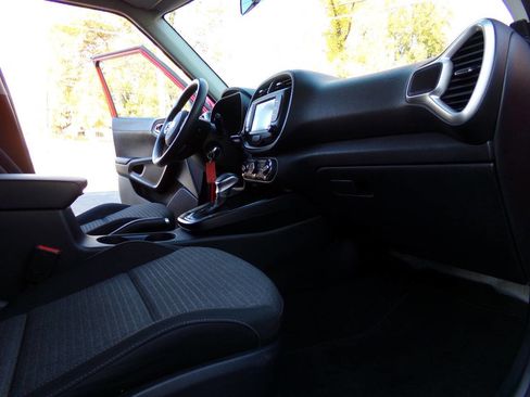 Used 2021 Kia Soul S image 22