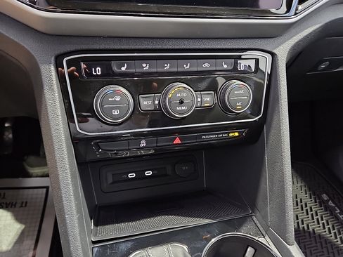 Certified 2023 Volkswagen Atlas SE AWD/4WD image 16