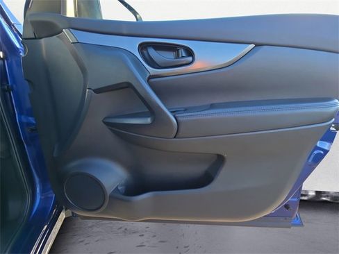 Used 2021 Nissan Rogue Sport S image 17