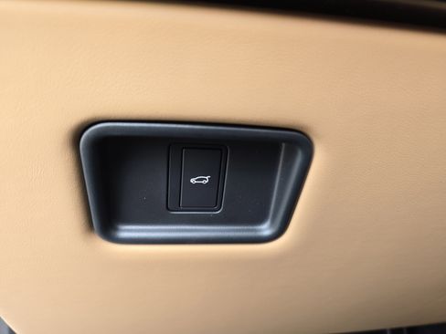 New 2025 Land Rover Range Rover SE image 26