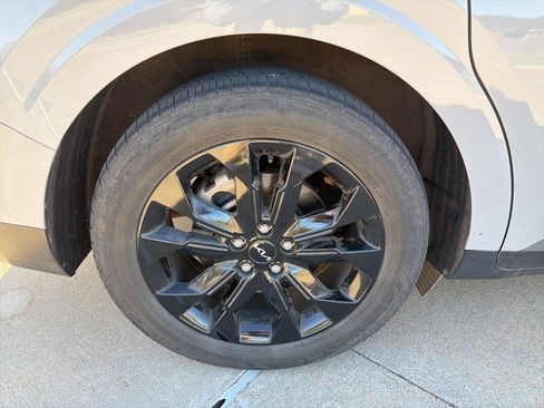 Used 2023 Kia Carnival SX image 11