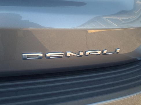 Used 2021 GMC Yukon XL Denali w/ Denali Premium Package image 32