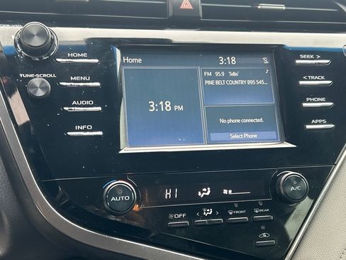 Used 2018 Toyota Camry SE image 32