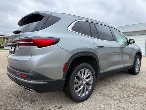 Used 2025 Buick Enclave Preferred AWD/4WD image 5