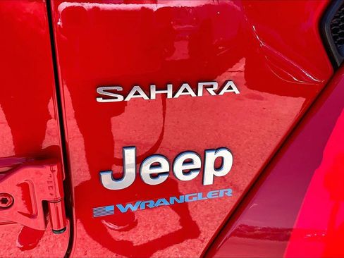 Used 2024 Jeep Wrangler Unlimited Sahara AWD/4WD image 10