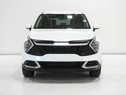 Used 2023 Kia Sportage LX image 3