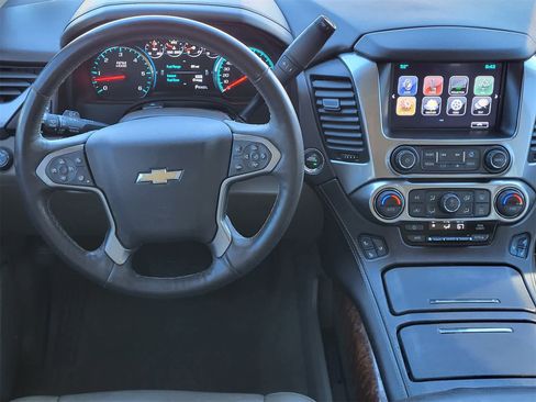 Used 2018 Chevrolet Suburban Premier image 25