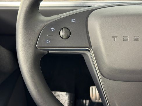 Used 2022 Tesla Model X image 19