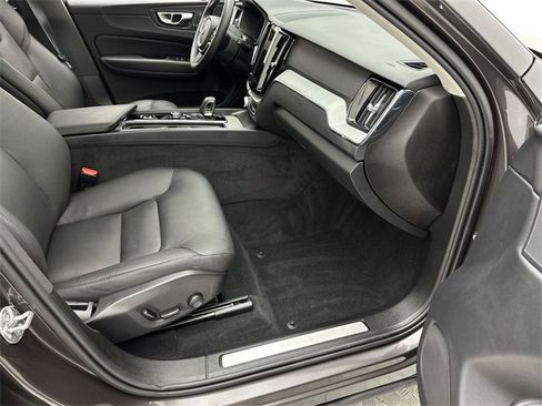 Certified 2025 Volvo XC60 B5 Plus image 25