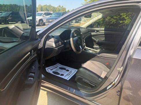 Used 2019 Honda Accord LX image 10