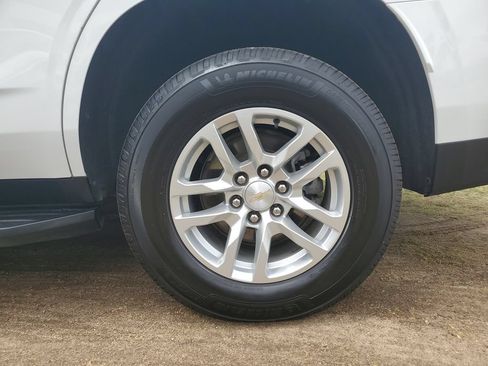 Used 2022 Chevrolet Tahoe LT w/ Luxury Package RWD image 6