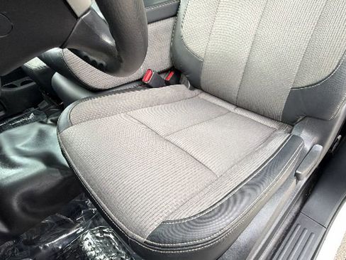 Used 2019 Nissan Titan S w/ S Utility Package image 21