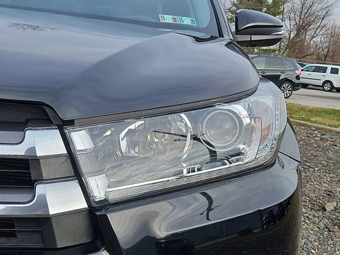 Used 2019 Toyota Highlander Limited image 9