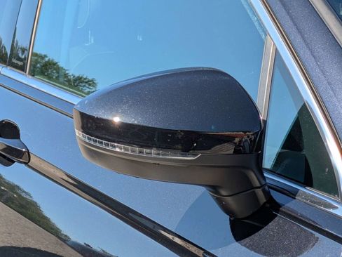 Certified 2023 Volkswagen Tiguan SE w/ Panoramic Sunroof Package FWD image 12