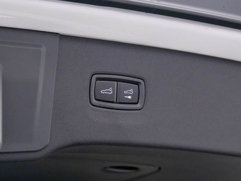 Certified 2026 Porsche Cayenne AWD/4WD image 32