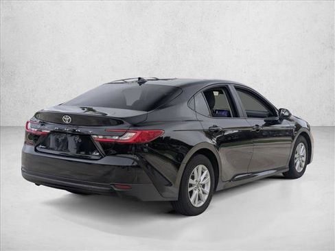 Used 2025 Toyota Camry LE w/ Convenience Package image 5