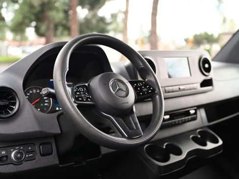 Used 2020 Mercedes-Benz Sprinter 2500 image 26