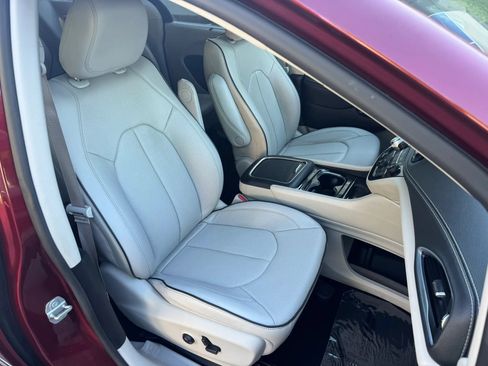Used 2021 Chrysler Pacifica Limited w/ Premium & Safety Sphere Group FWD image 26
