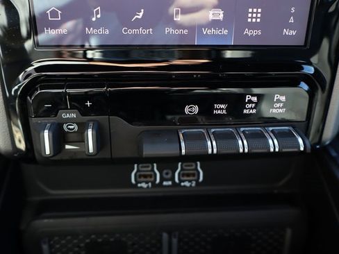 Used 2025 RAM 2500 Laramie w/ Sport Appearance Package image 28