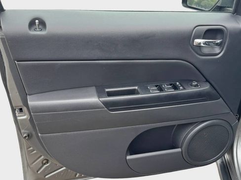 Used 2012 Jeep Patriot Latitude w/ Sun/Sound Group image 10